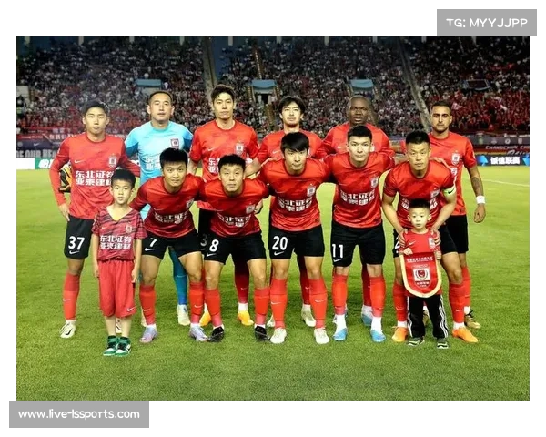 上海海港客场3-0战胜长春亚泰豪取三连胜 紧随榜首双雄步伐 上海海港客场3-0战胜长春亚泰豪取三连胜 紧随榜首双雄步伐